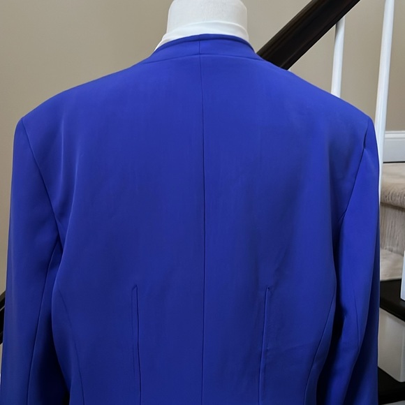 Blue jacket. - Picture 8 of 17